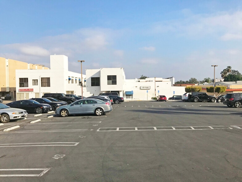 More Photos Of 19626 Ventura Blvd, Tarzana Office For Lease