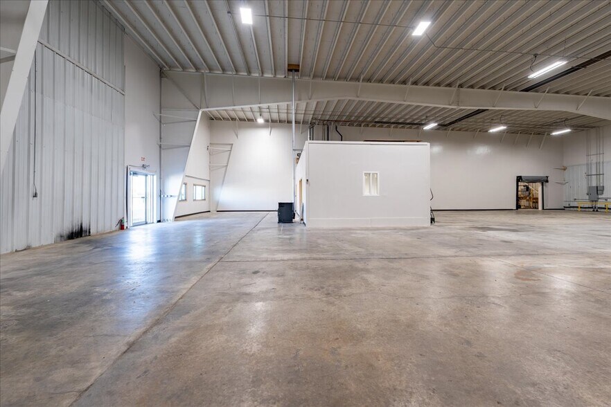 More Photos Of 2151 Van Horn Rd, Fairbanks Warehouse For Lease