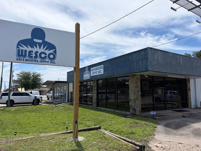 More Photos Of 431 Racetrack Rd Nw, Fort Walton Beach Flex For Sale