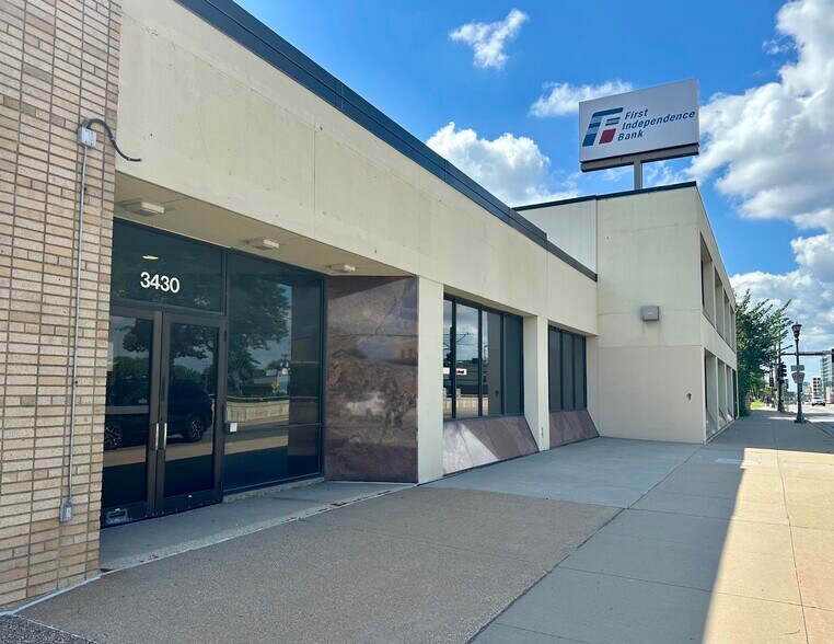 More Photos Of 3410-3430 SE University Ave, Minneapolis General Retail For Sale