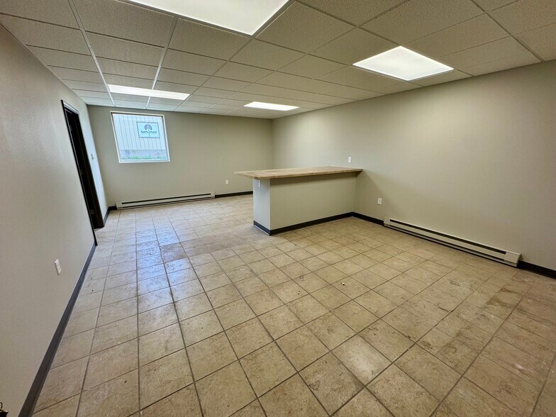 More Photos Of 2917 Latham Dr, Madison Warehouse For Lease