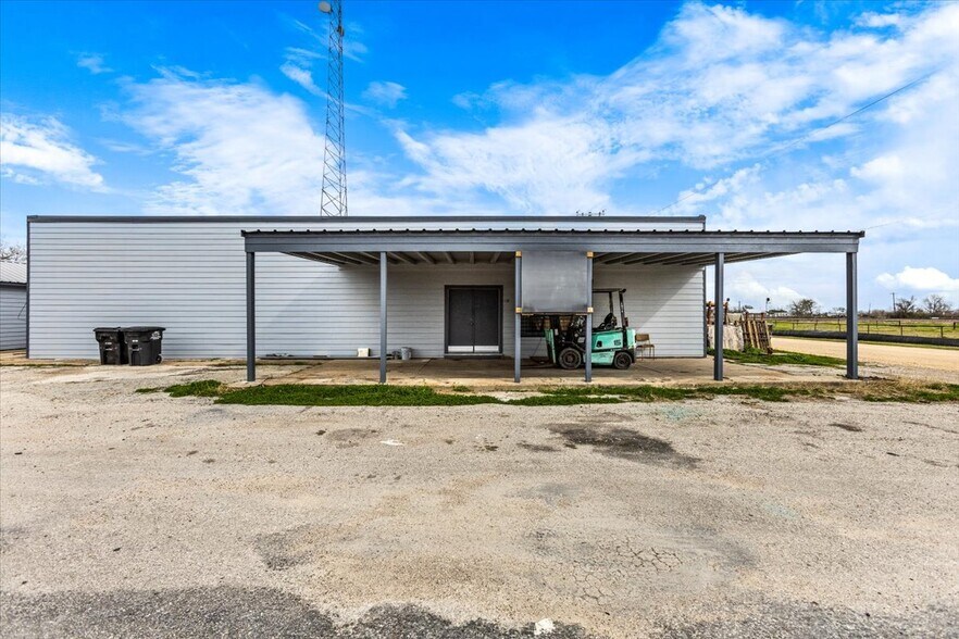 More Photos Of 13081 State TX-172 South Hwy, La Ward General Retail For Sale