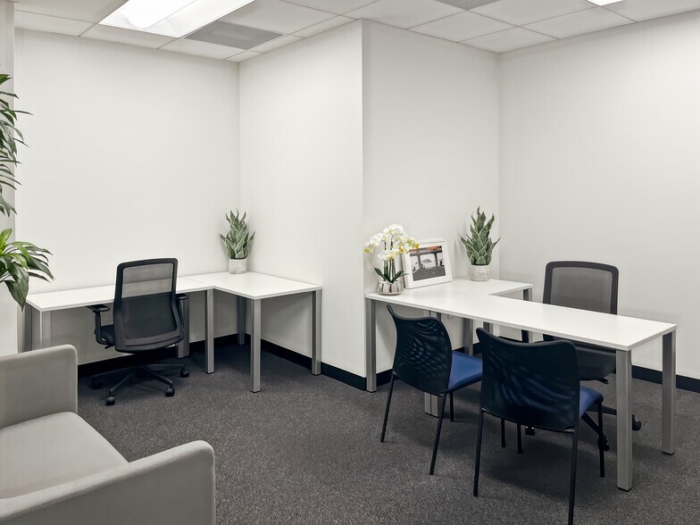 More Photos Of 2020 Main St, Irvine Coworking Space