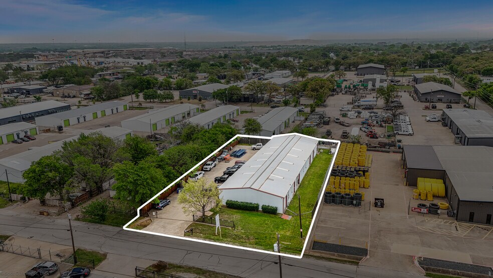 More Photos Of 5012 Kaltenbrun Rd, Fort Worth Warehouse For Lease