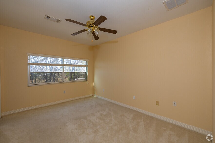 More Photos Of 2101 S Loop 336 W, Conroe Office For Lease