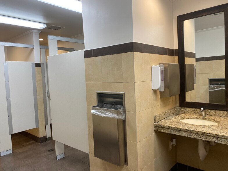 More Photos Of 2199 Riverside Dr, Columbus Restaurant For Lease