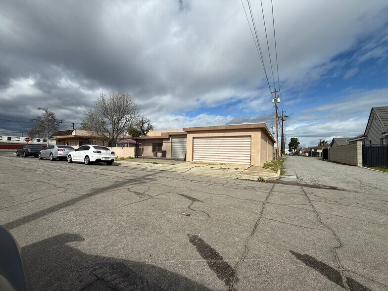 More Photos Of 3000-3012 Union Ave, Bakersfield Storefront For Sale