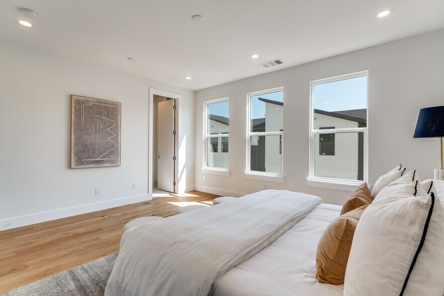 More Photos Of 3940 Spring Valley rd, Addison Multifamily For Sale