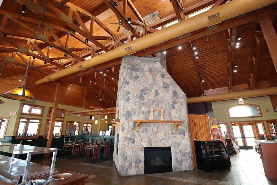 More Photos Of 30580 Hwy 2, Ashland General Retail For Lease