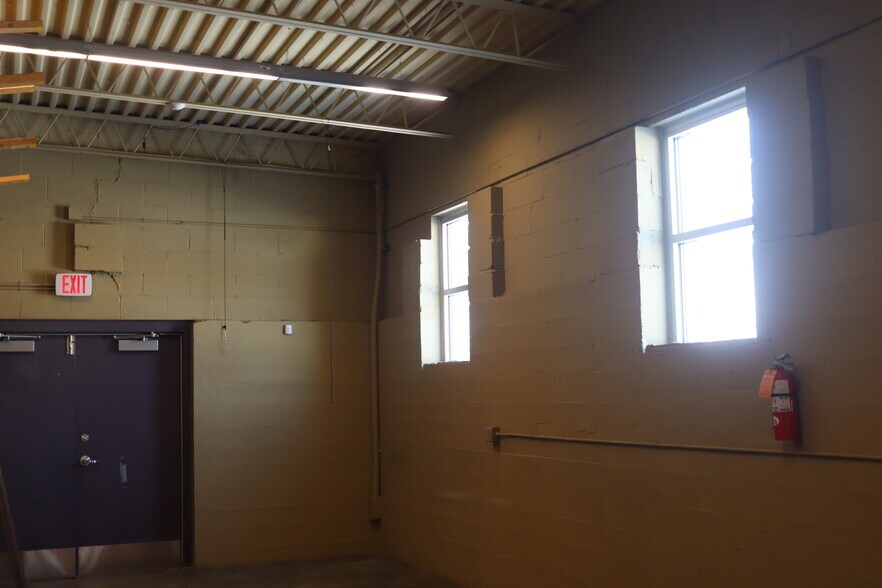 More Photos Of 1523 Riverview Dr, Kalamazoo Freestanding For Lease
