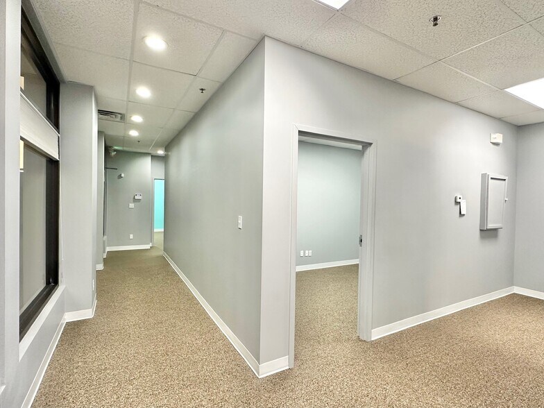 More Photos Of 425 Joliet St, Dyer Office For Sale