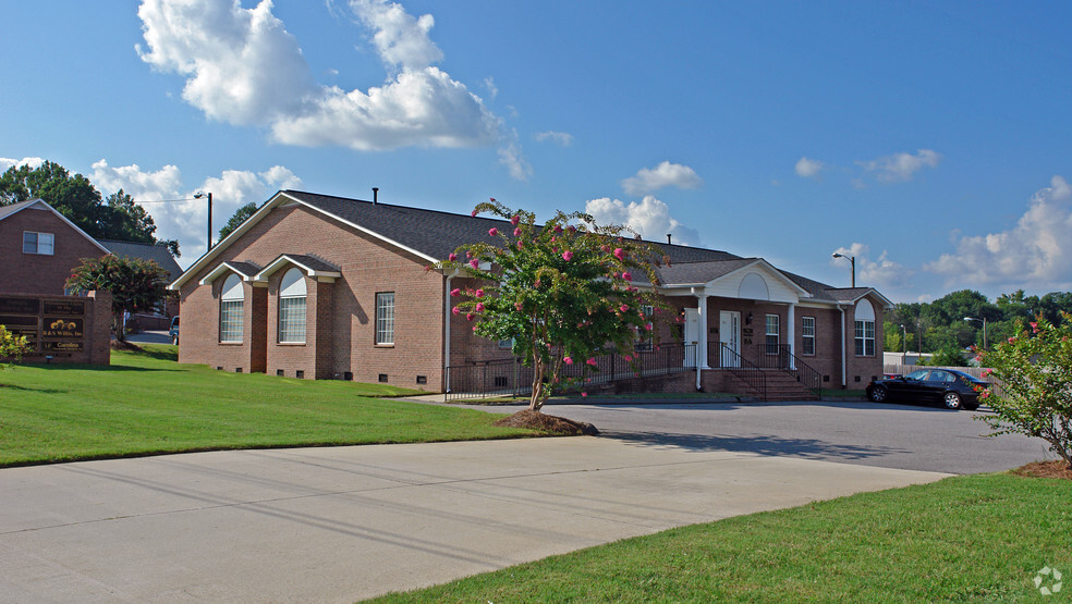 Primary Photo Of 440-442 E Long Ave, Gastonia Medical For Sale