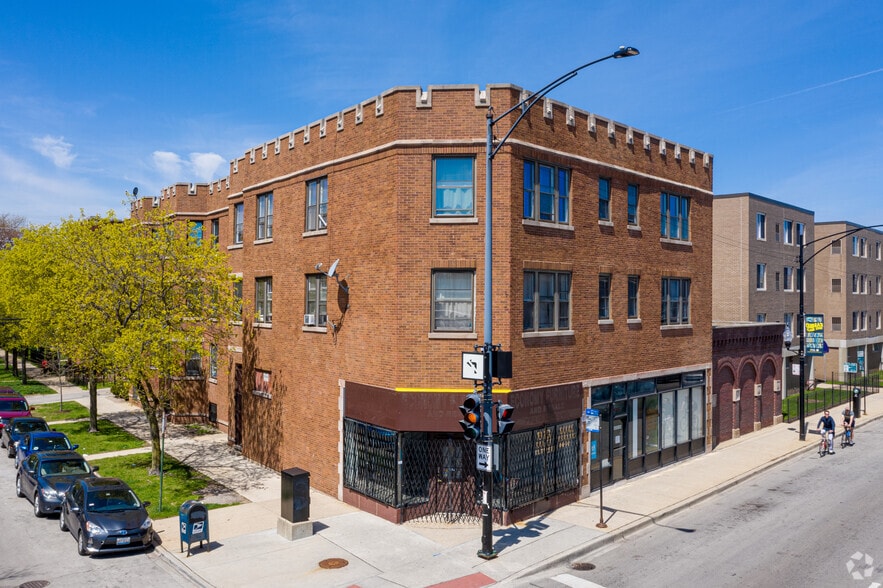 Primary Photo Of 6600-6602 N Clark St, Chicago Apartments For Sale