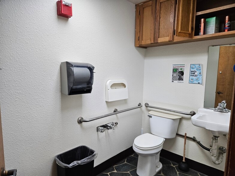 More Photos Of 142 N 9th St, Modesto Office For Lease