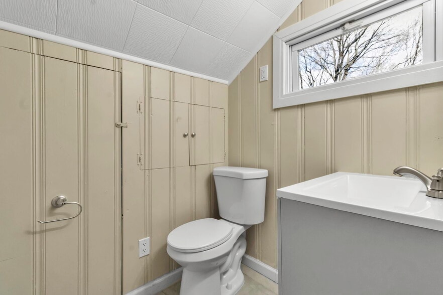 More Photos Of 12482 Broadway St, Alden General Retail For Sale