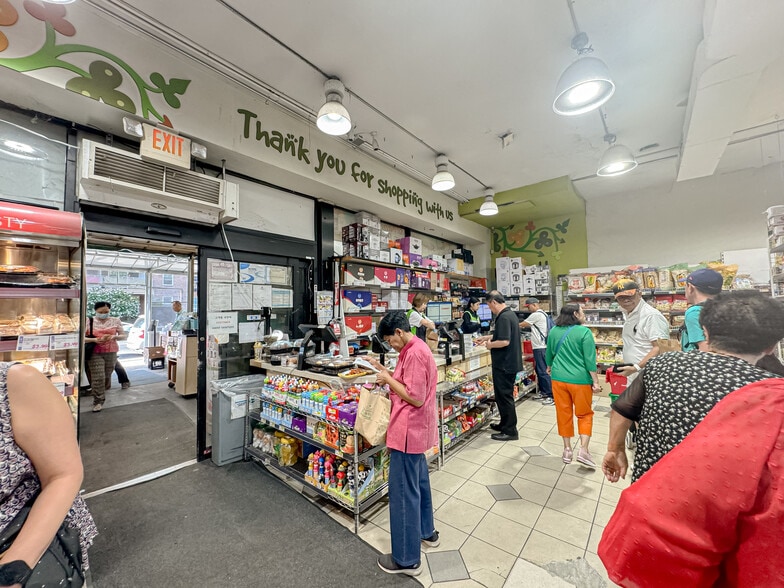 More Photos Of 14206 41st Ave, Flushing Supermarket For Lease