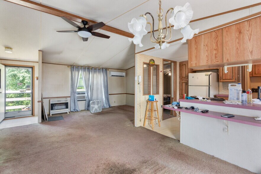 More Photos Of 993 S Hanover St, Pottstown Service For Sale