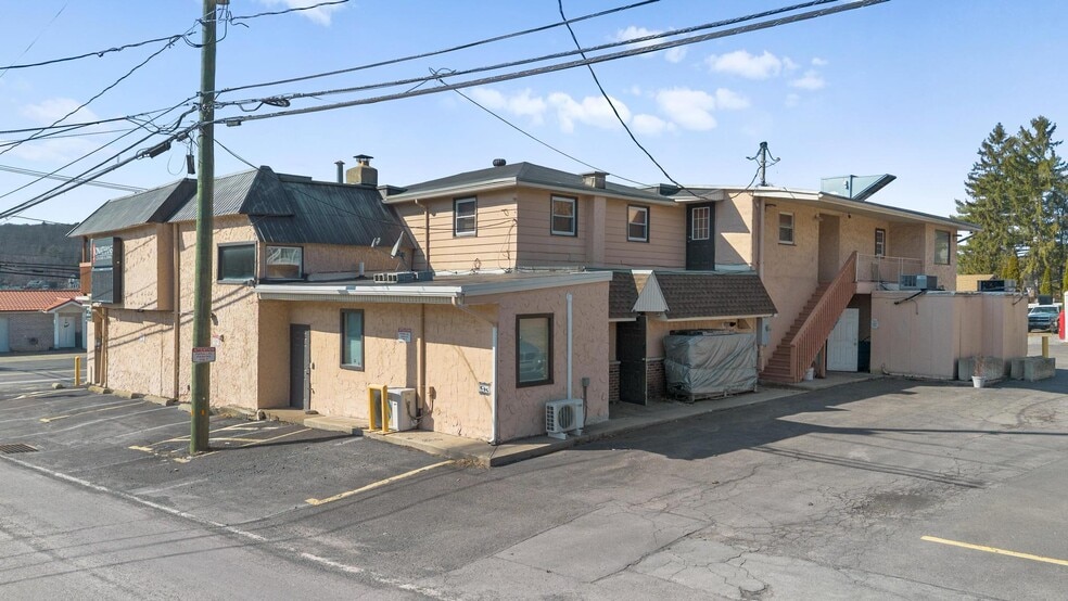 More Photos Of 31 Lakeside Dr, Harveys Lake Restaurant For Sale
