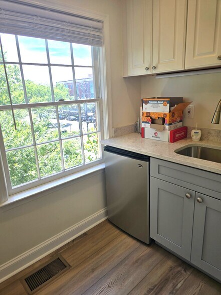 More Photos Of 685 S Washington St, Alexandria Office For Lease