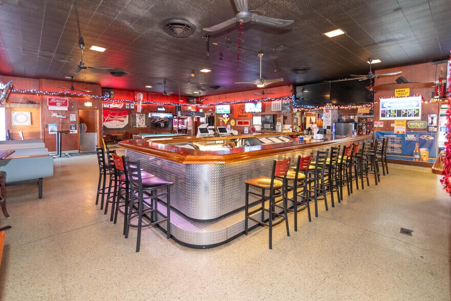 More Photos Of 2816 Old North Point Rd, Baltimore Bar For Sale