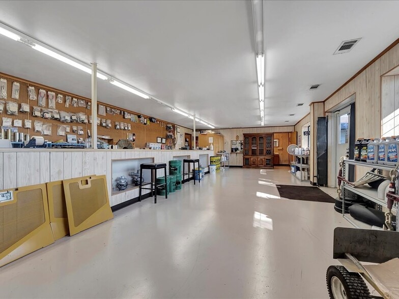 More Photos Of 1441 N Temple Dr, Diboll Auto Repair For Sale