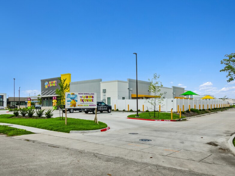 More Photos Of 16216 Moonrock Dr, Houston Freestanding For Sale