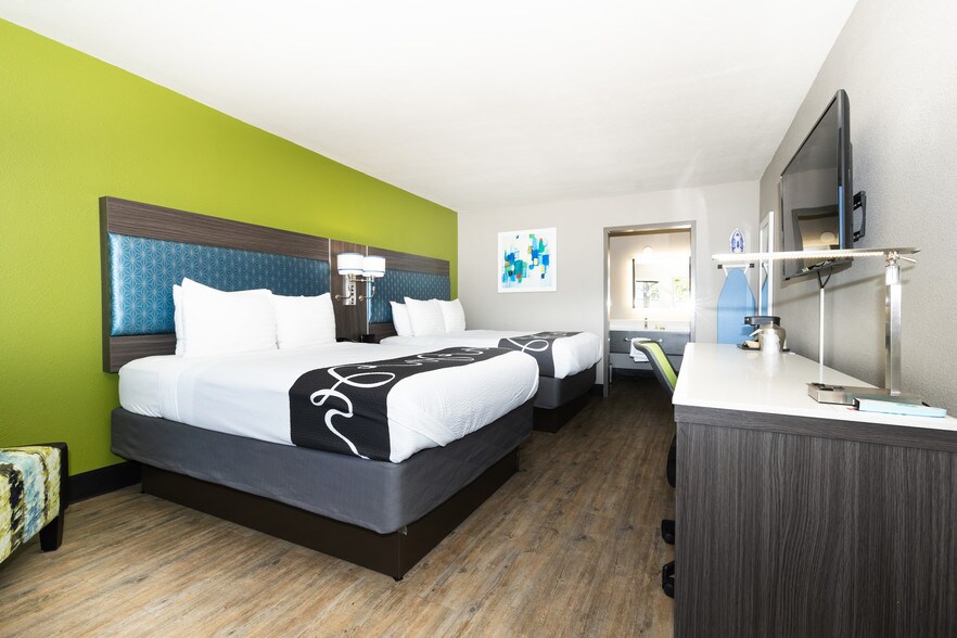 More Photos Of 915 W Cutting Blvd, Richmond Hotel For Sale