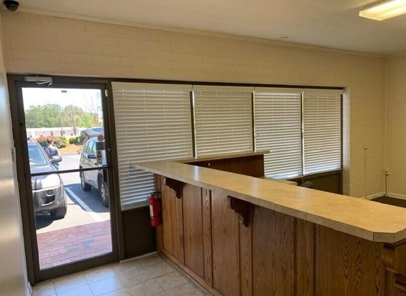 More Photos Of 2978 Gillespie St, Fayetteville Flex For Lease