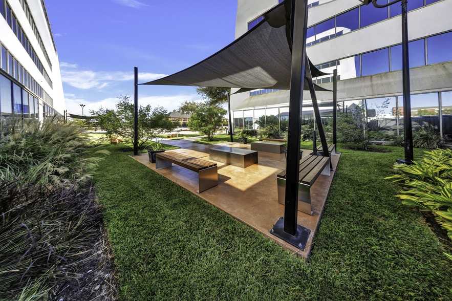 More Photos Of 8876 Gulf Fwy, Houston Office For Lease