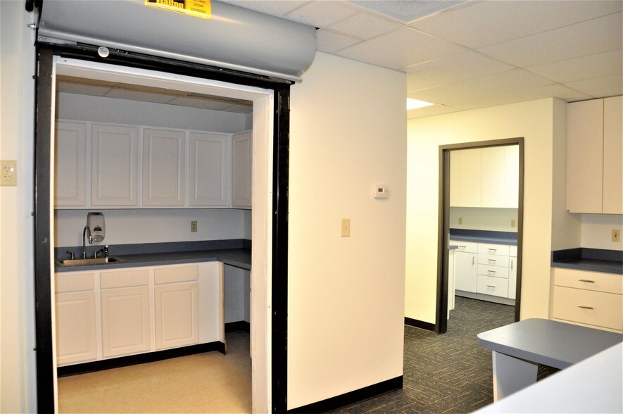 More Photos Of 1-19 E Pleasant St, Springfield Medical For Sale