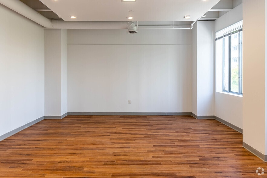 More Photos Of 420 Lincoln Rd, Miami Beach Loft Creative Space For Lease