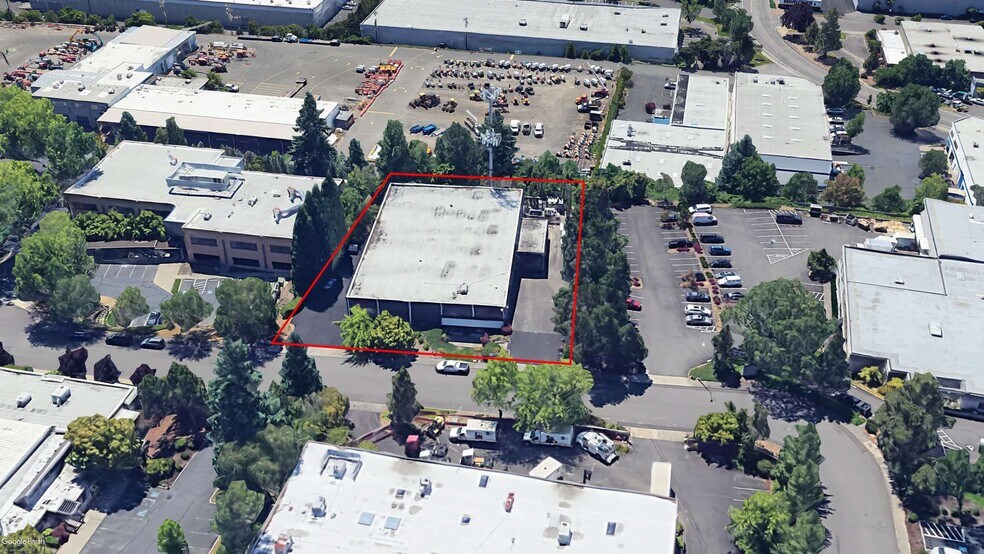 More Photos Of 6900 SW Sandburg St, Tigard Warehouse For Lease