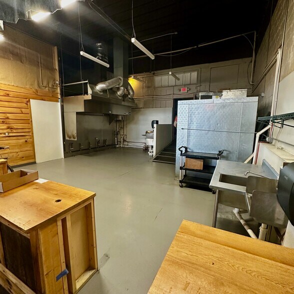 More Photos Of 147 1st Ave E, Hendersonville Light Manufacturing For Lease