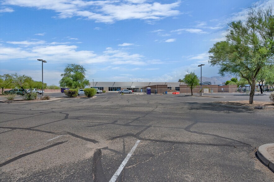 More Photos Of 1455 W River Rd, Tucson Schools For Lease