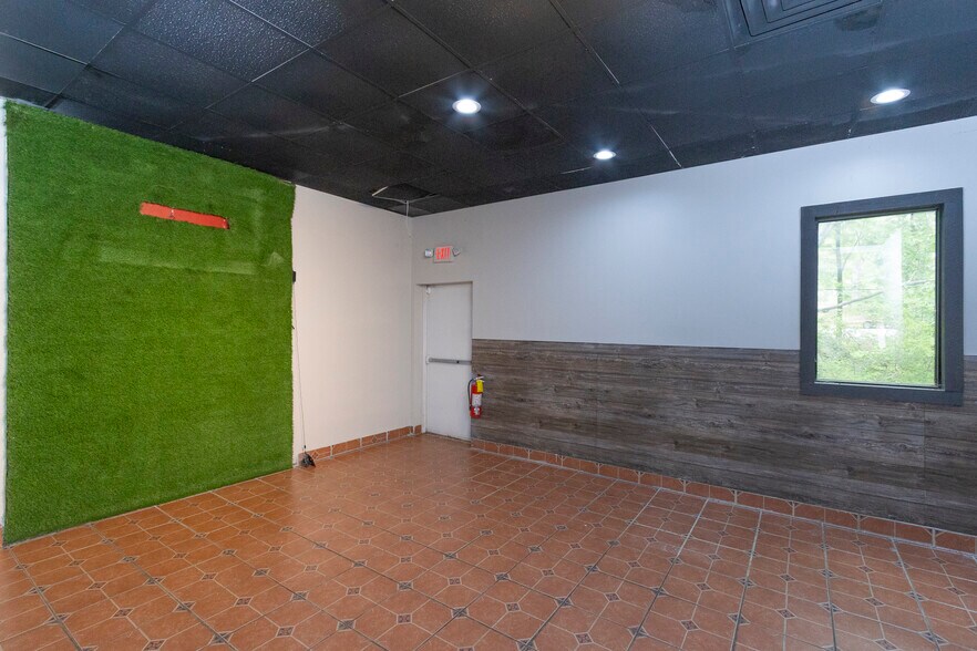 More Photos Of 1704-1710 W Main St, Central Restaurant For Lease