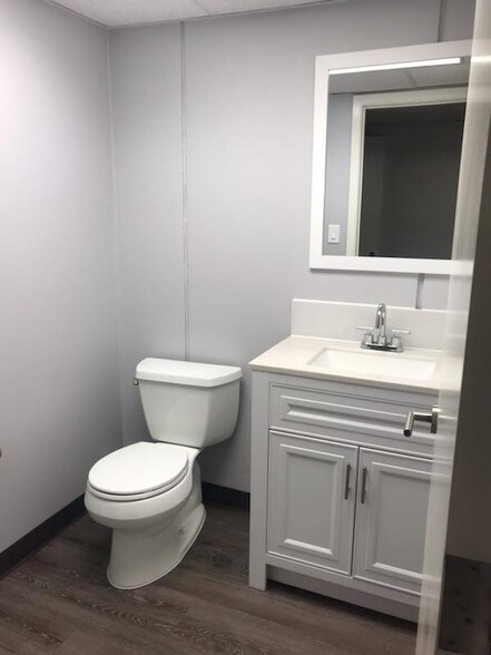 More Photos Of 4439 W Kinzie St, Chicago Warehouse For Lease