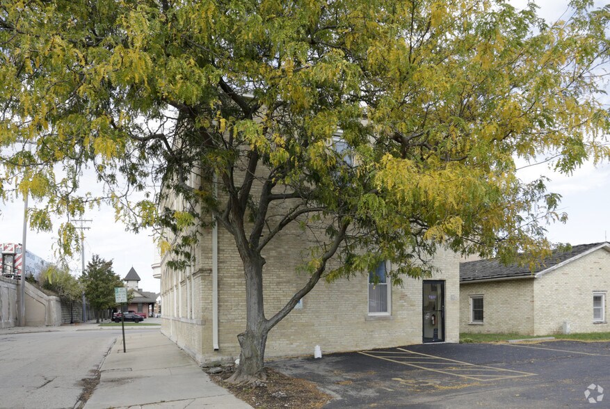 More Photos Of 1213 55th St, Kenosha Office For Lease