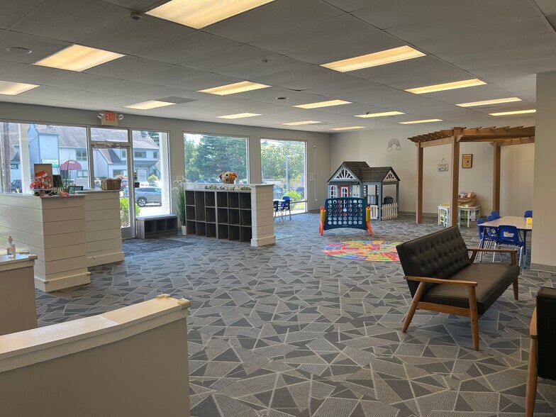 More Photos Of 439 Boston Post Rd, Guilford Freestanding For Sale