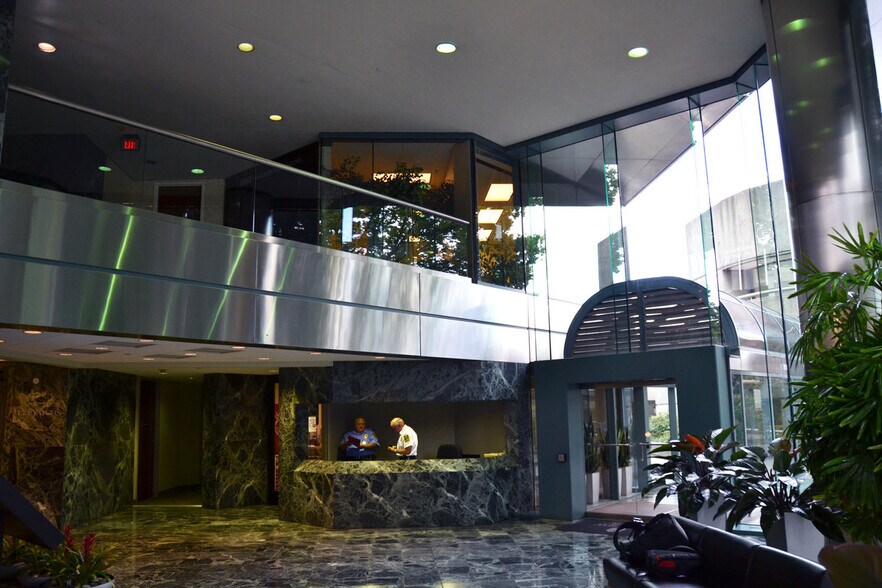 More Photos Of 900 S Gay St, Knoxville Office For Lease