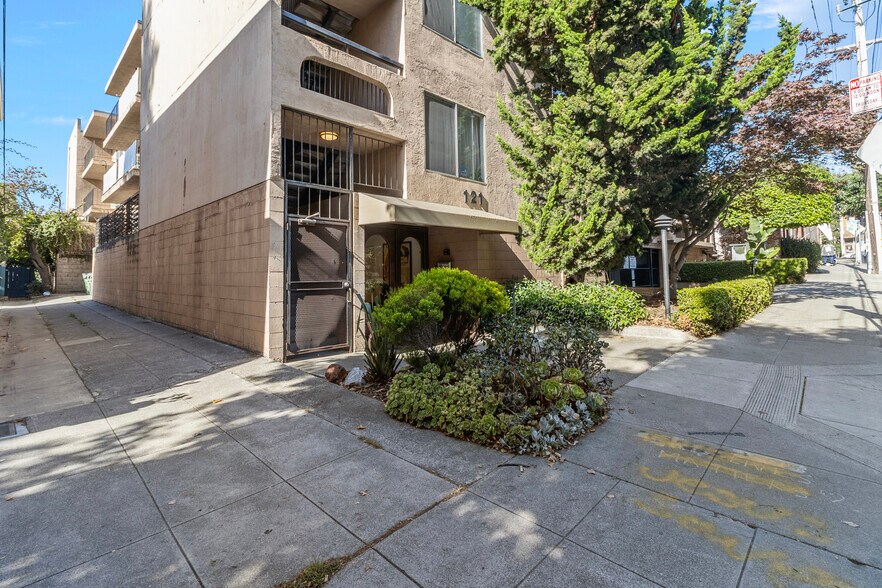 More Photos Of 121 41st St, Oakland Apartments For Sale