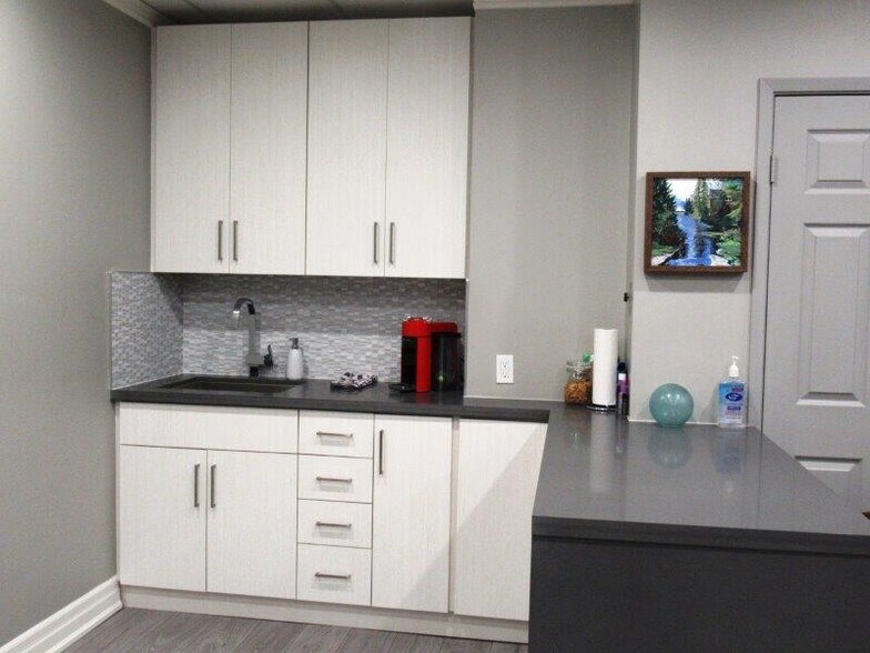 More Photos Of 120 Carlton St, Toronto Office For Sale