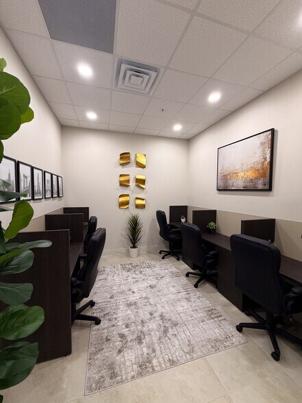 More Photos Of 2006 N 10th St, McAllen Storefront Retail Office For Lease
