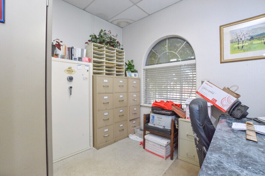 More Photos Of 444 N 1st St, Fresno Freestanding For Sale