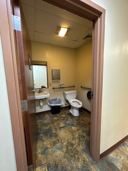 More Photos Of 1355 W Main St, Bellevue Office For Lease