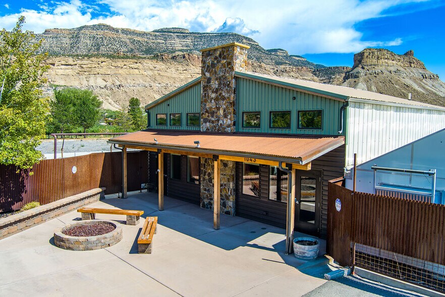 More Photos Of 1043 N River Rd, Palisade Freestanding For Sale