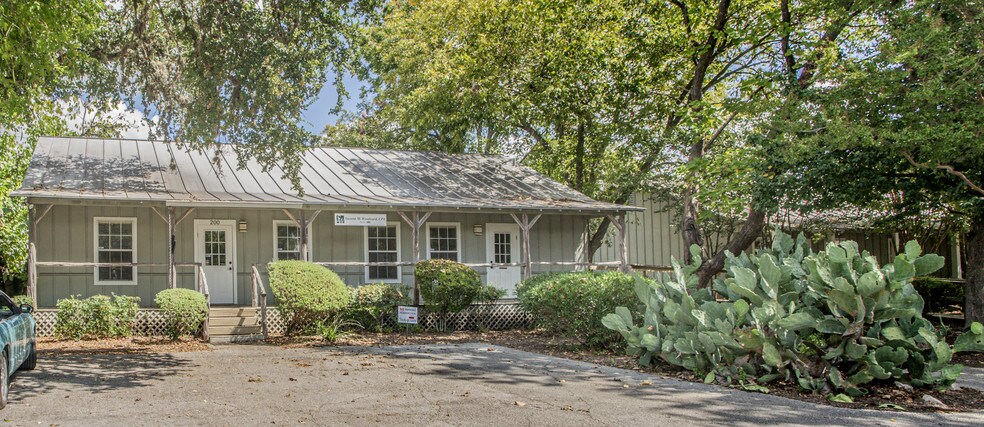 More Photos Of 512 E Blanco St, Boerne Office For Lease