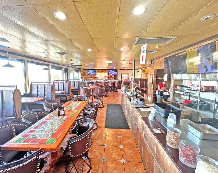 More Photos Of 7131 Franklin Blvd, Sacramento Restaurant For Sale