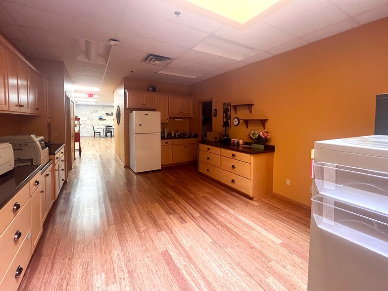 More Photos Of 1360 E County Road E E, Vadnais Heights Warehouse For Lease