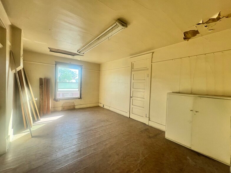 More Photos Of 200 3rd Ave E, Twin Falls Office For Sale