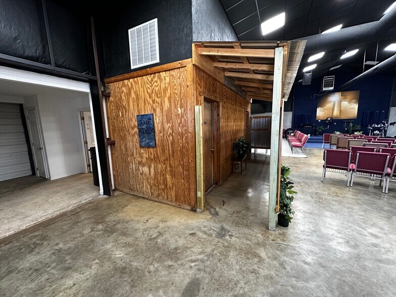 More Photos Of 1511 S Jackson St, Jacksonville Warehouse For Sale